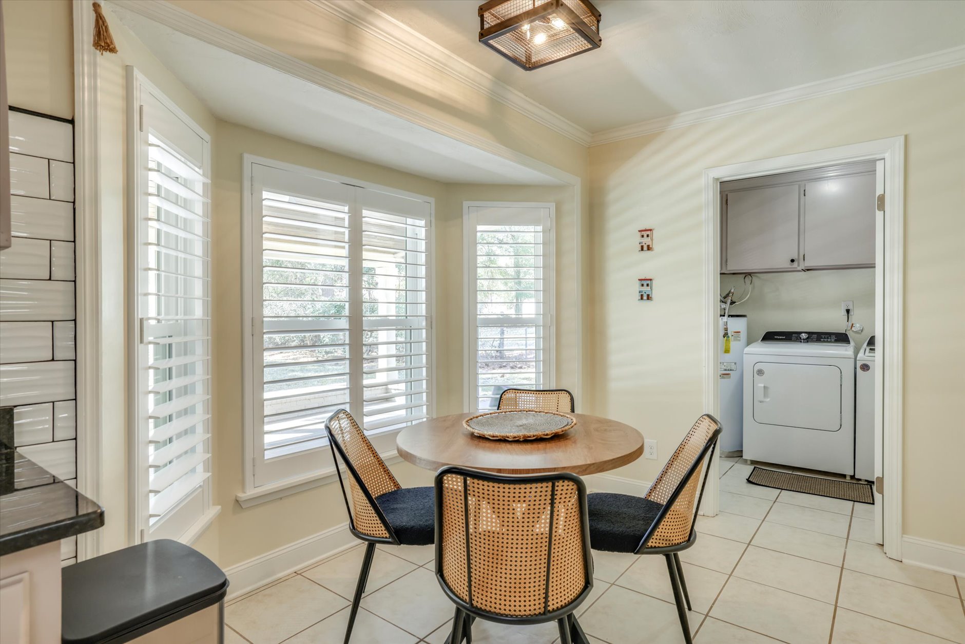Breakfast nook at Shannon Lakes
