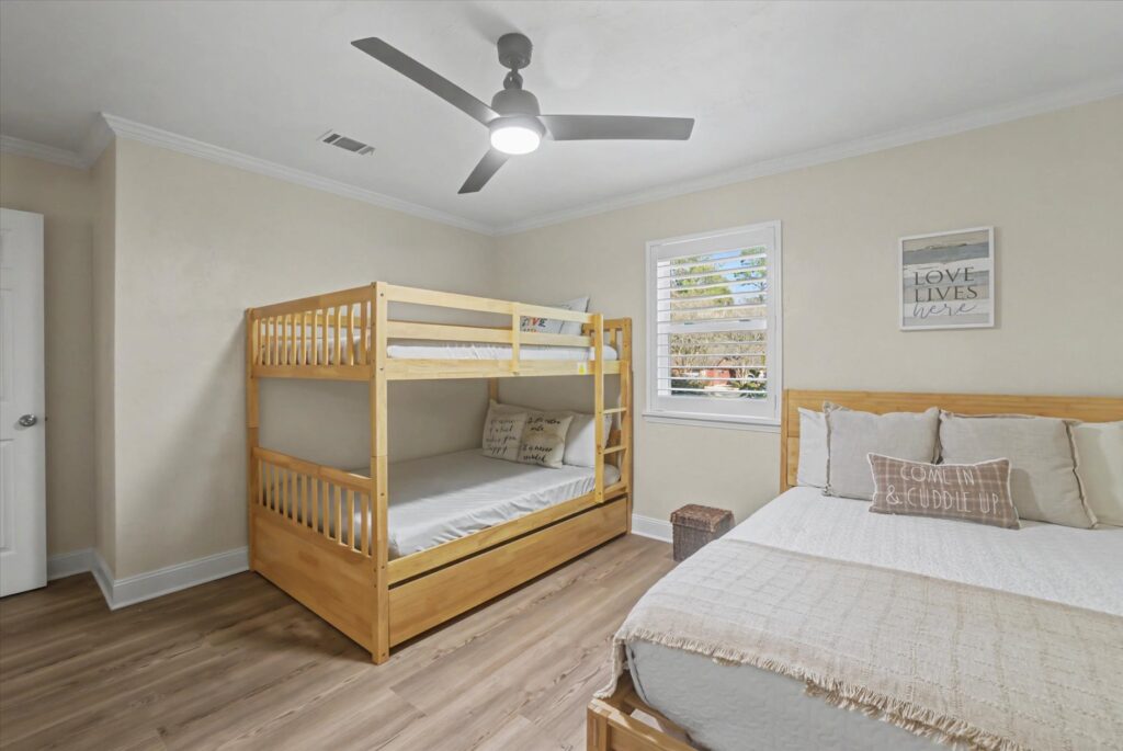 Full Bed & Bunk Beds